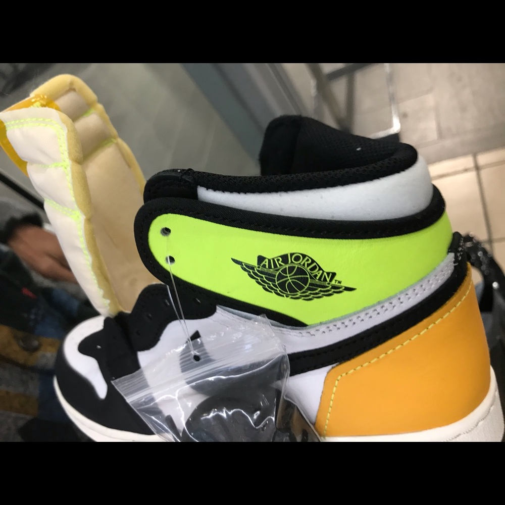 Nike air Jordan 1 volt - Picture 2 of 4